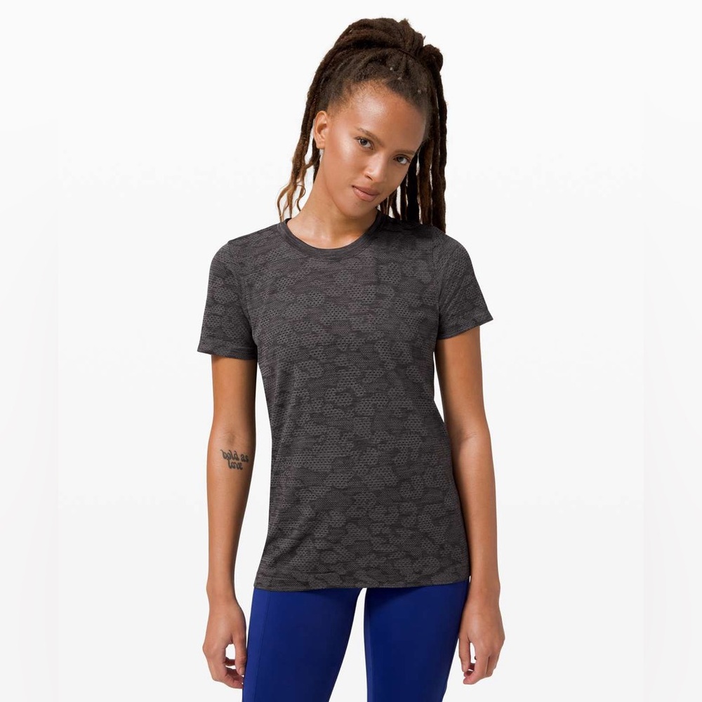 Lululemon Breeze By Short Sleeve in Polar Titanium Grey, size 8